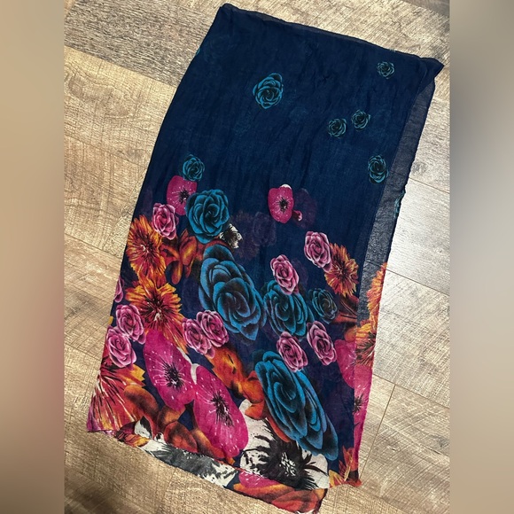 EUC Lightweight Long Large Shawl Scarf - Picture 2 of 2